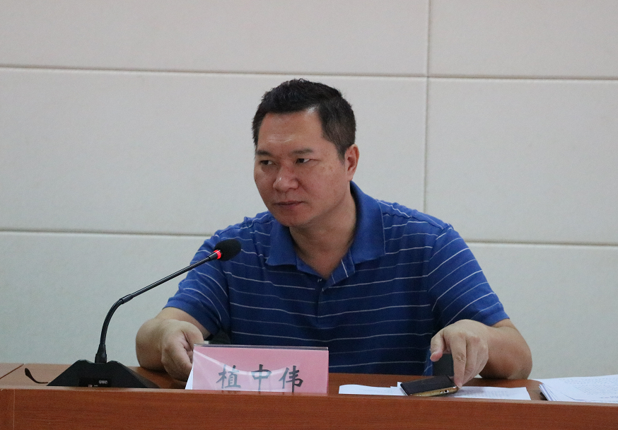 2,市城管局党组成员,副局长植中伟强调:除了要做好临时疏导区内的诚信