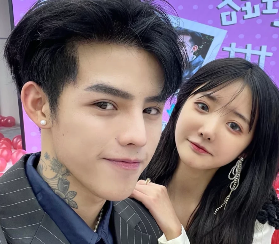 “网络小丑”横行的时代：闻神一夜税后800万，假鹿晗月入500万，网友：社会的悲哀！