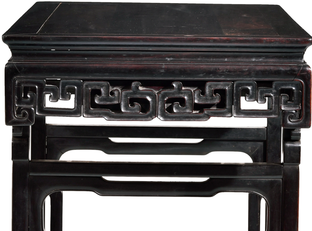1346圆转桌是源自清代宫廷的一种家具,出现在清雍正时期,在清代基本为