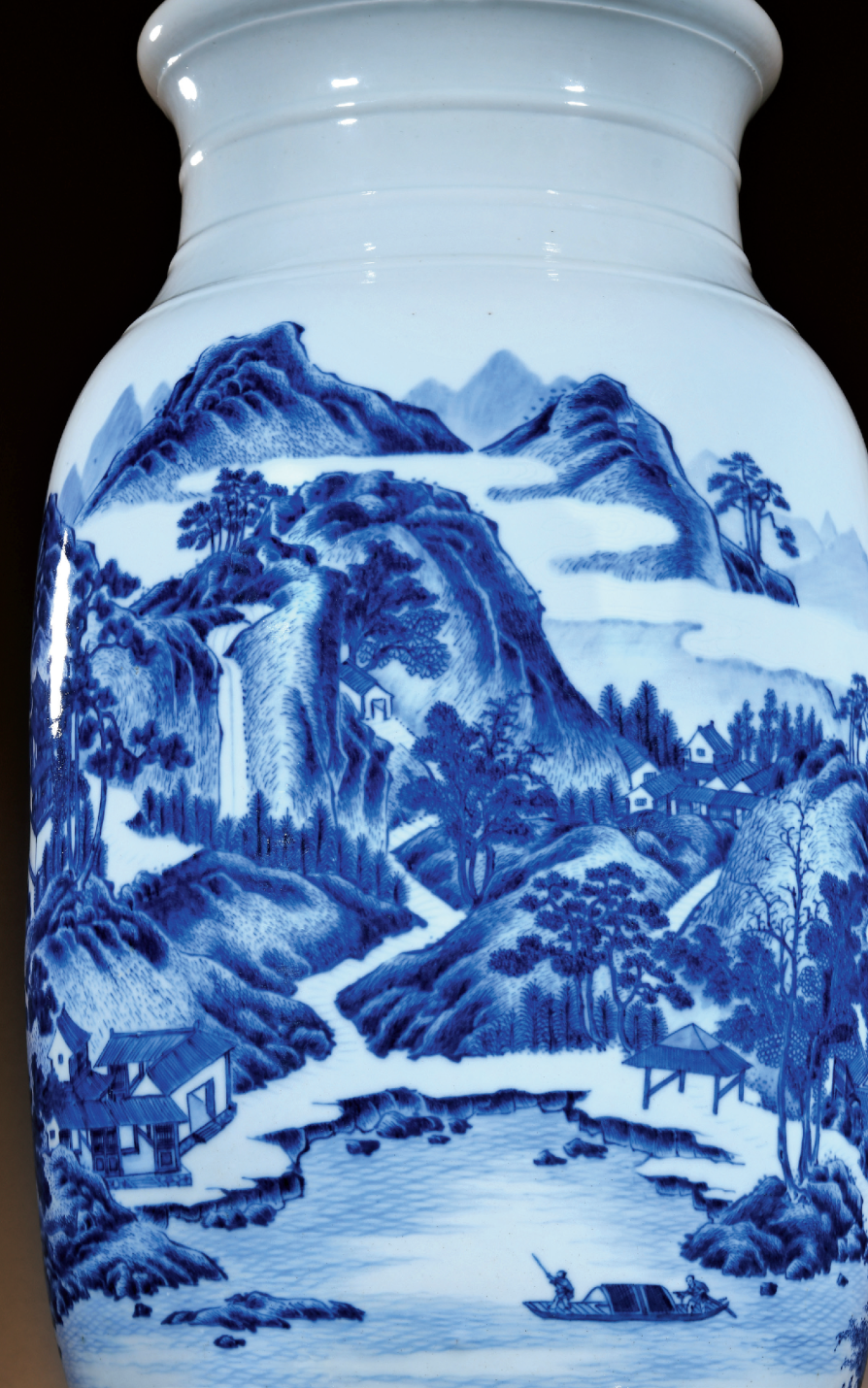 清乾隆 唐窑青花暗刻流云匡庐图山水大灯笼瓶赏析