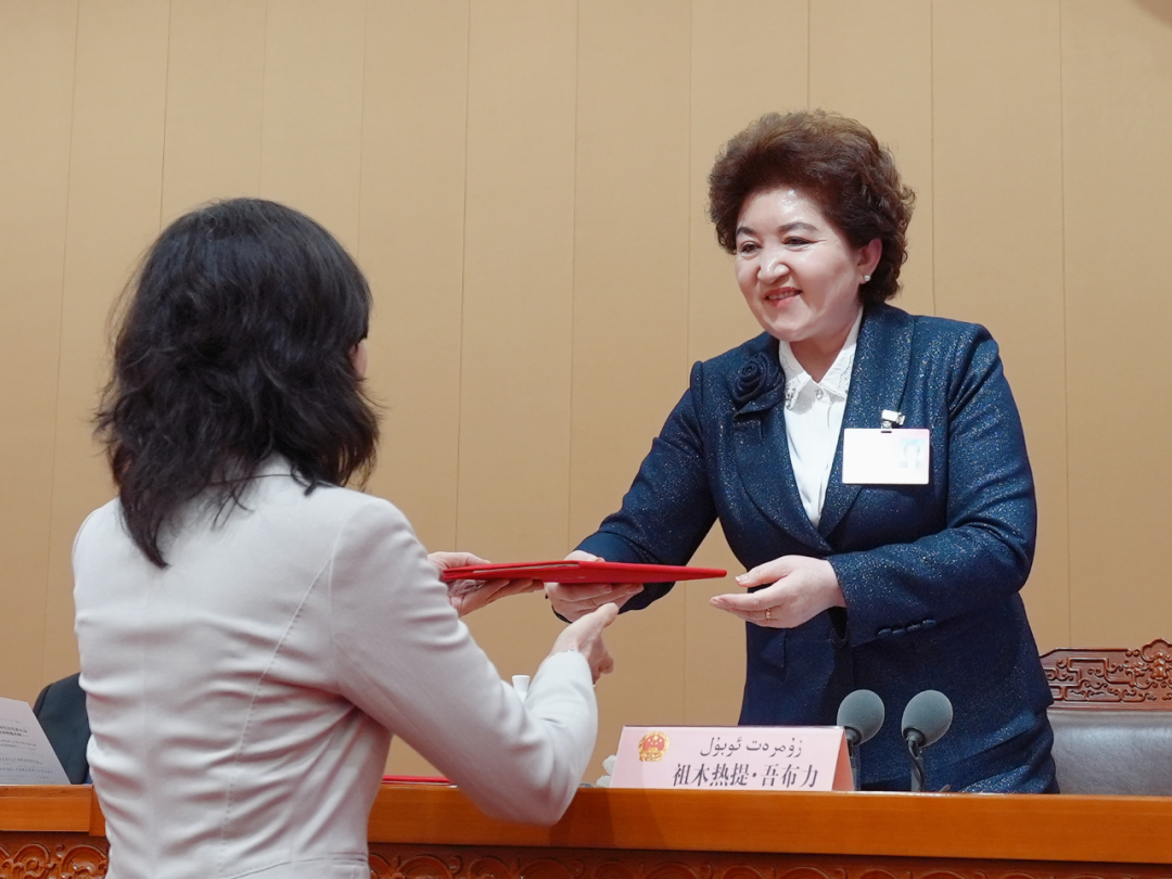 平新来,王国和,买买提明·卡德,秘书长穆塔里甫·肉孜出席会