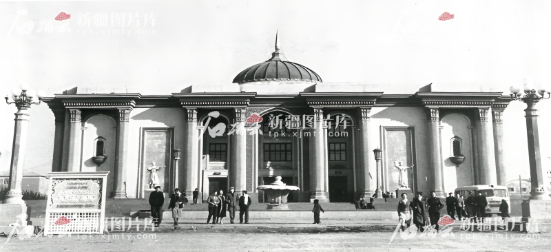 清代新疆档案史料　中国新疆維吾爾自治区档案館等編 解説 附CDROM 新疆维吾尔自治区成立七十周年政论专题片《天山放歌》开播-国内