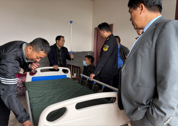 护理床怎么安装步骤图【我为群众办实事】排路坝村：免费安装“暖心护理床” 解高龄老人照护难题_https://www.jmylbn.com_新闻资讯_第12张