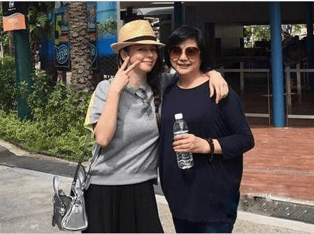 徐若瑄直播视频,开了十级滤镜卧蚕还是很假,还不如素颜自在点!-微信头条网 徐若瑄直播视频,开了十级滤镜卧蚕还是很假,还不如素颜自在点!