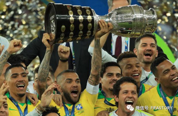 巴西隊長創世界紀錄，美洲杯收獲個人第40冠全球領跑，遠超梅西C羅（巴西世界杯曆屆冠軍）