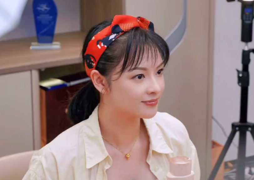 郑钤丹17岁成为72家房客的阿香如今33岁感情成谜