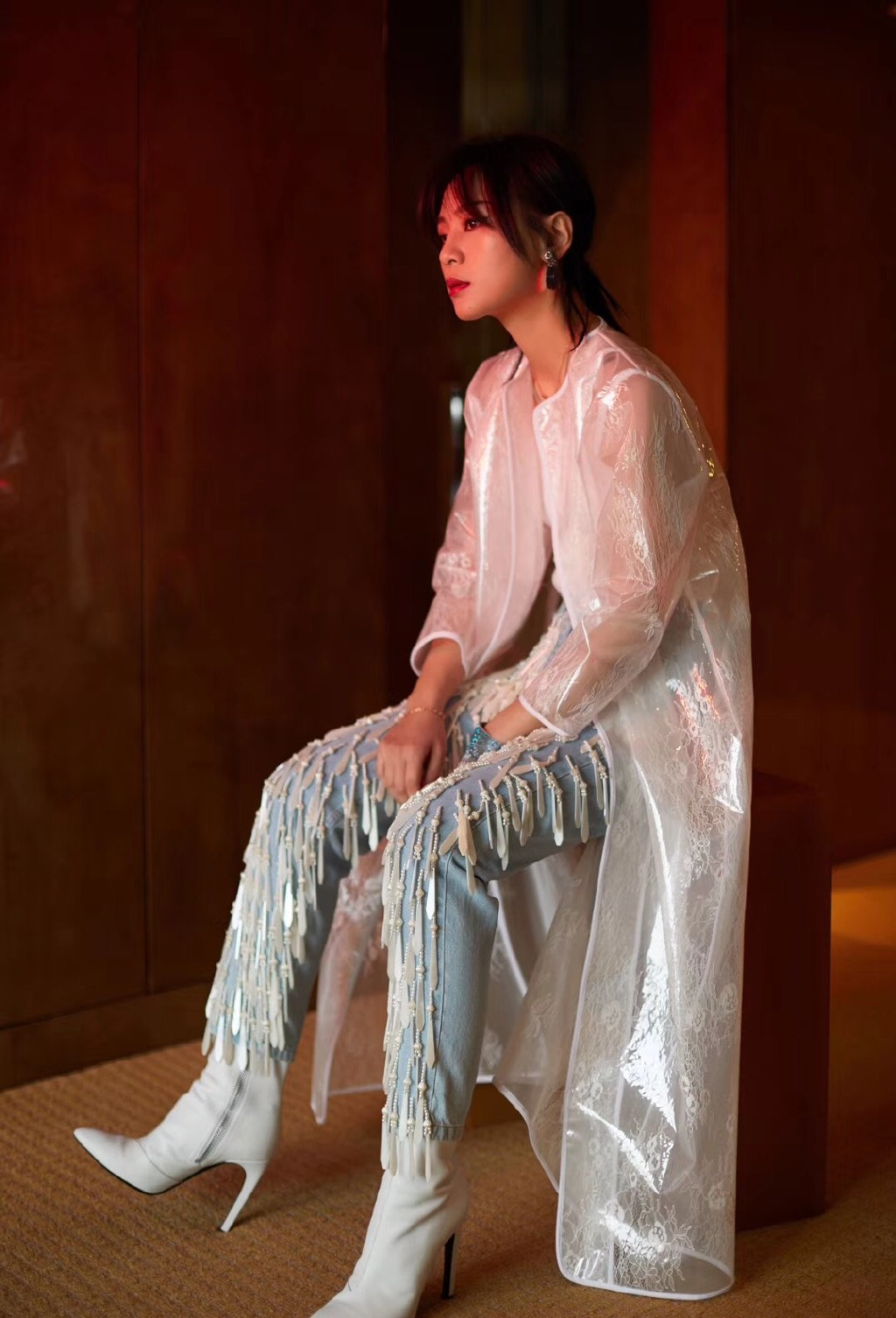 周笔畅不再是“假小子”!穿露背礼服秀身材,曲线美成全场焦点-微信头条网 周笔畅不再是“假小子”!穿露背礼服秀身材,曲线美成全场焦点