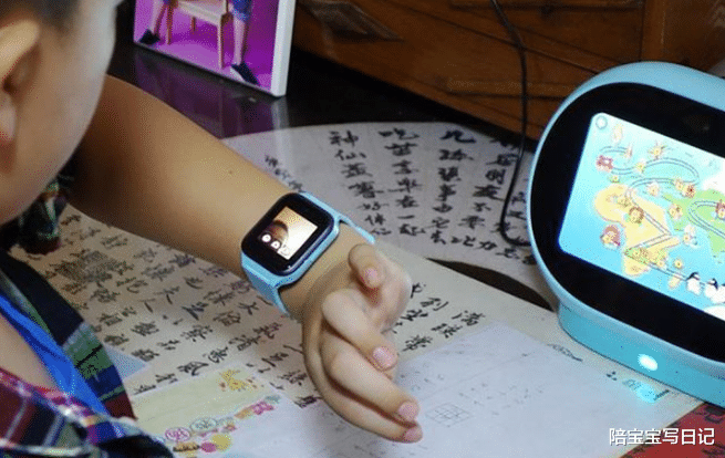 专家不建议小孩戴电话手表_孩子戴手表_孩子佩戴电话手表好吗