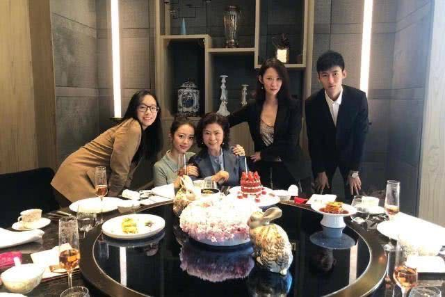结婚一年就翻车！上芒果台疯狂捞金，真不是合约情侣？（组图） - 1