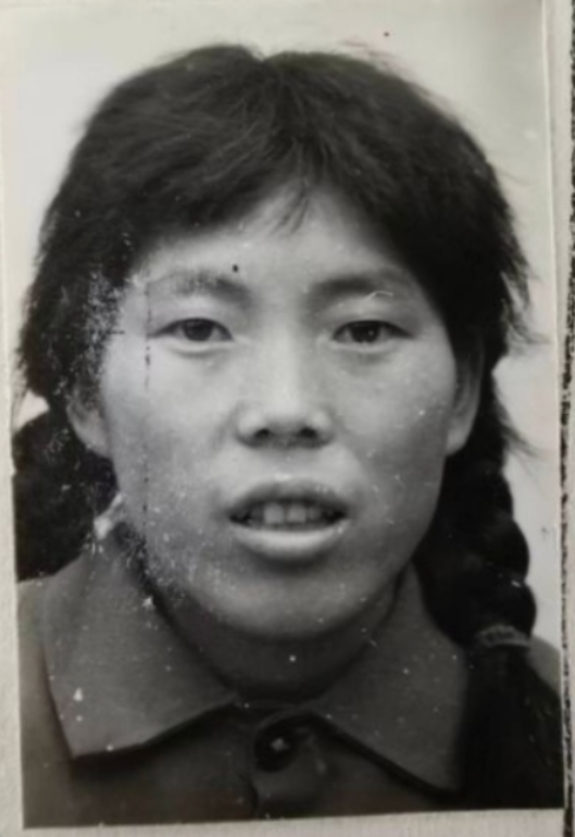 女子遗憾没有母亲生前照片 民警翻档案+AI修复圆她30年念想