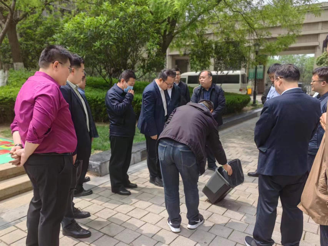 济南市城管局党组书记董庆哲到道德街街道绿地新城社区调研垃圾分类