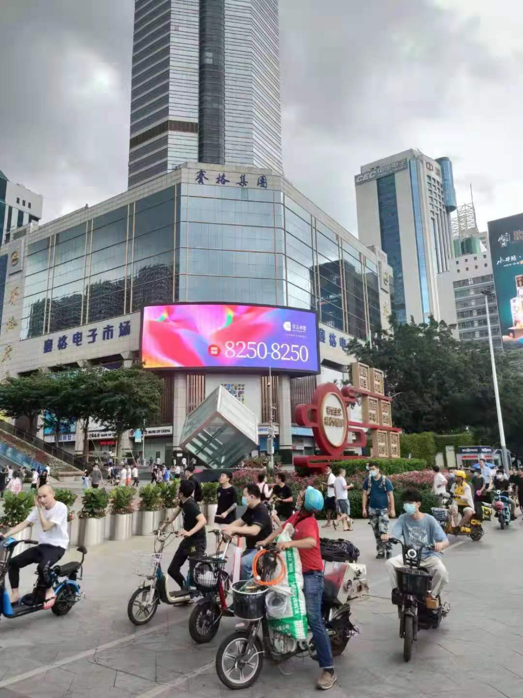 作为深圳华强北地标性建筑,79层高楼赛格大赛晃动事件,频频冲上热搜.