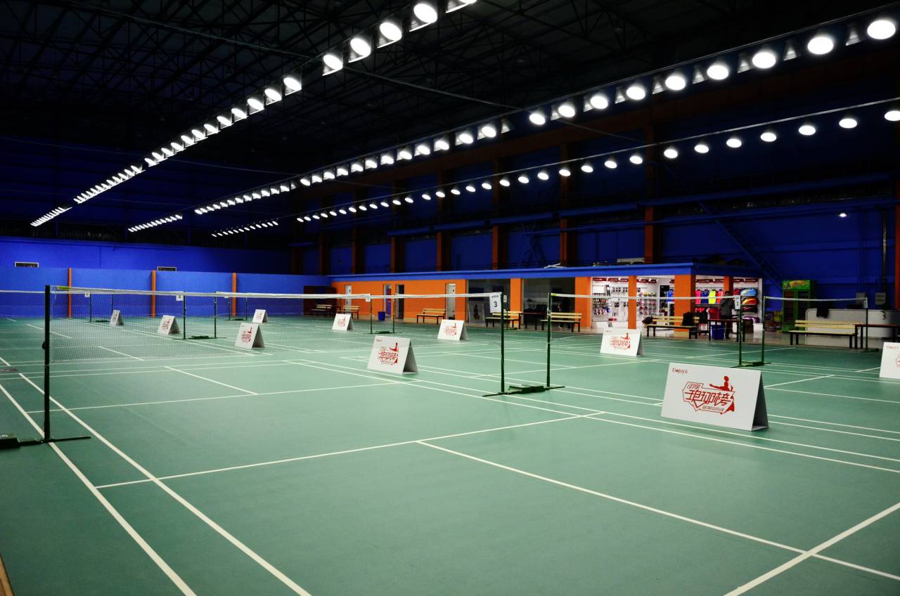 场馆拥有19片羽毛球普通场地,3片羽毛球vip场地,20片乒乓球场地,环境