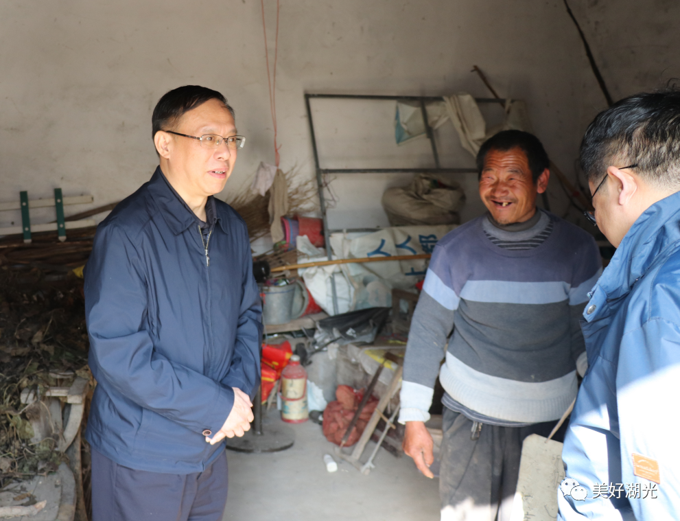 11月11日安徽新媒体集团总经理章理中深入灵璧县朱集乡湖光村宣讲党的