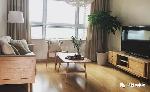 为什么家里的地板和刚装上去的时候颜色不一样了？