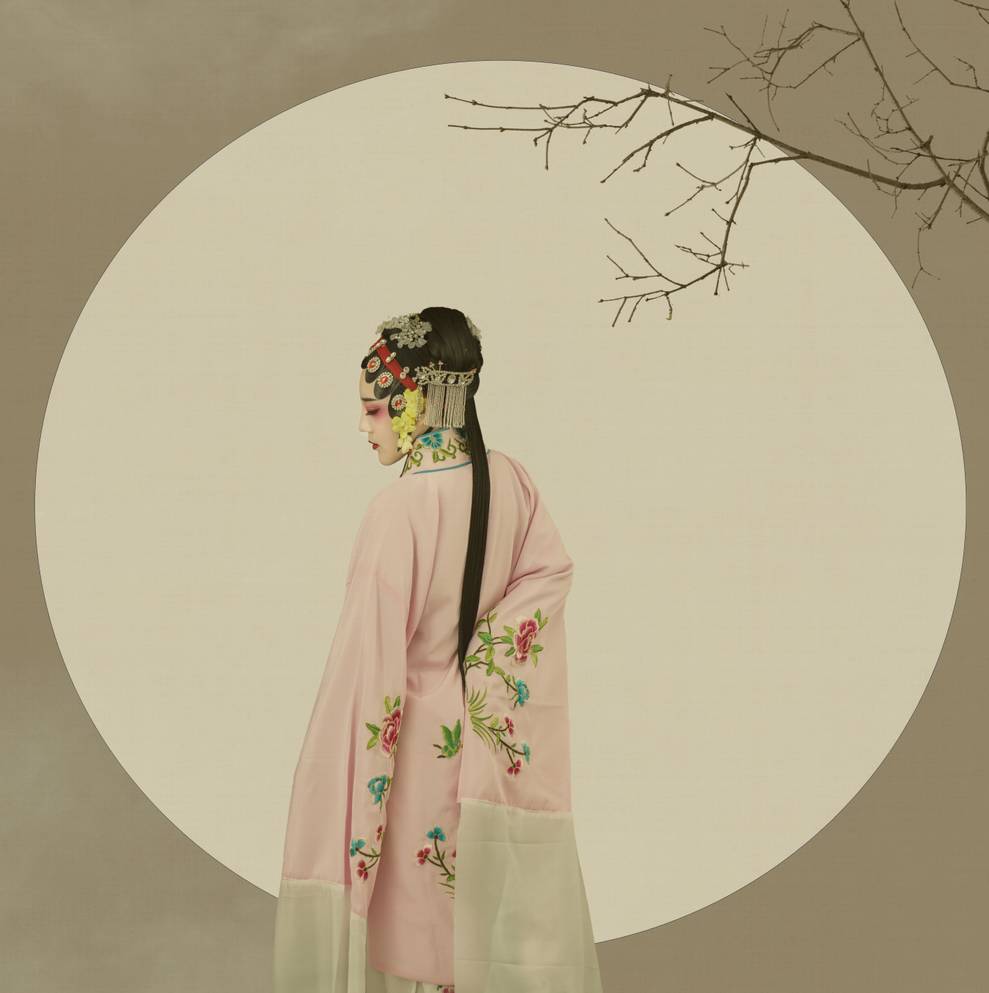 作品以人物期待与意中人见面 的故事情节贯穿主题 画面唯美,婉转 体现