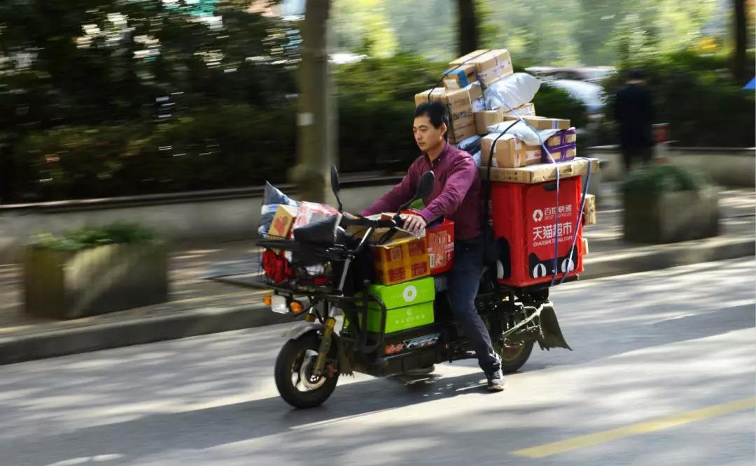 快递小哥还差70万加价1毛钱能堵上这个缺口吗
