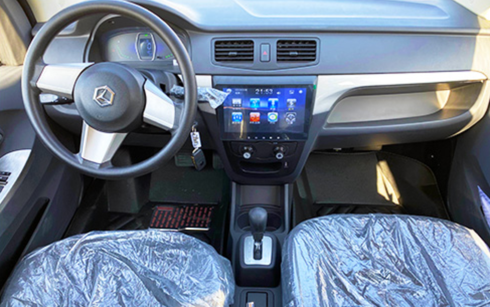 另外一款名为雷丁d80的四轮电动车,分纯电动和油电增程混动两个版本