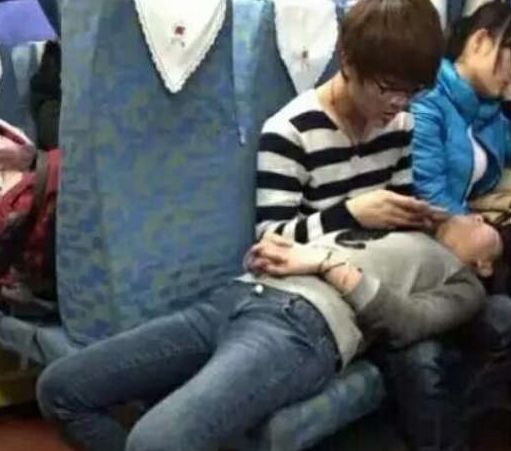 飞机杯用完了洗好麻烦说了多少次飞机杯用完要洗干净,不能乱丢，砸到花花草草就不好了！6