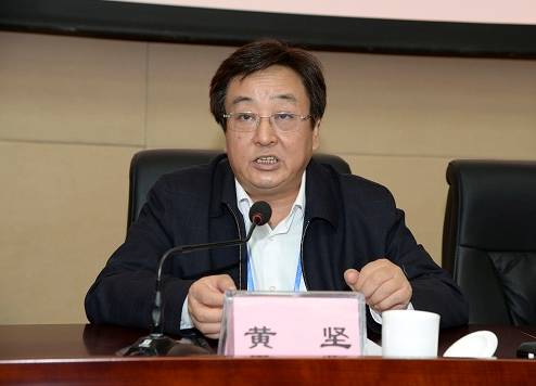 黄显阳厅长出席论坛.陆志星副厅长主持论坛.蒋桂雄总工程师作报告.