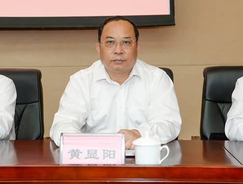 陆志星副厅长主持论坛.蒋桂雄总工程师作报告.安家成院长出席论坛.