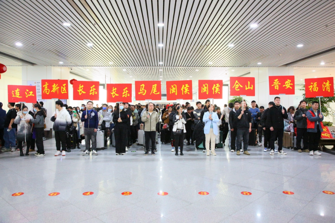 【网络中国节·春节】包机！他们回来了！