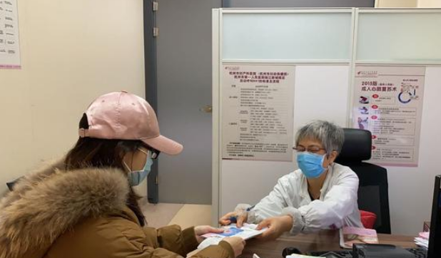 孕囊偏小和喝水少有关系吗_喝水有助于孕囊排出吗_孕囊偏小医生让多喝水