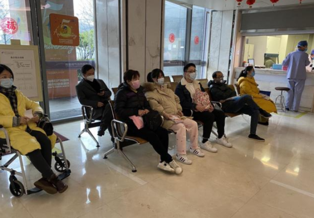 喝水有助于孕囊排出吗_孕囊偏小医生让多喝水_孕囊偏小和喝水少有关系吗