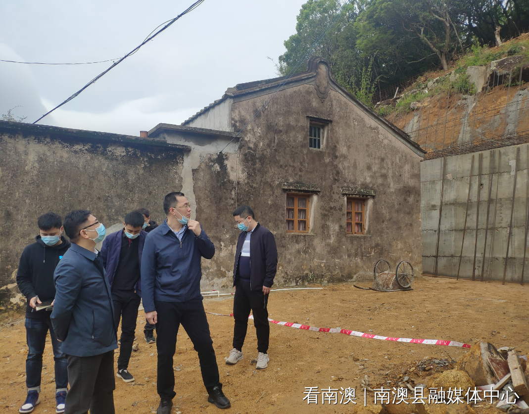 南澳县委主要领导带队督导检查疫情防控和地质灾害隐患点整改工作