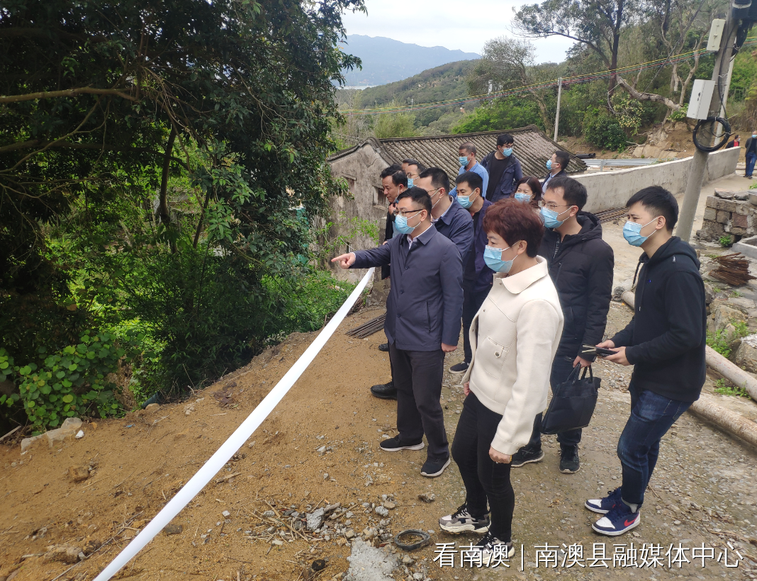 南澳县委主要领导带队督导检查疫情防控和地质灾害隐患点整改工作