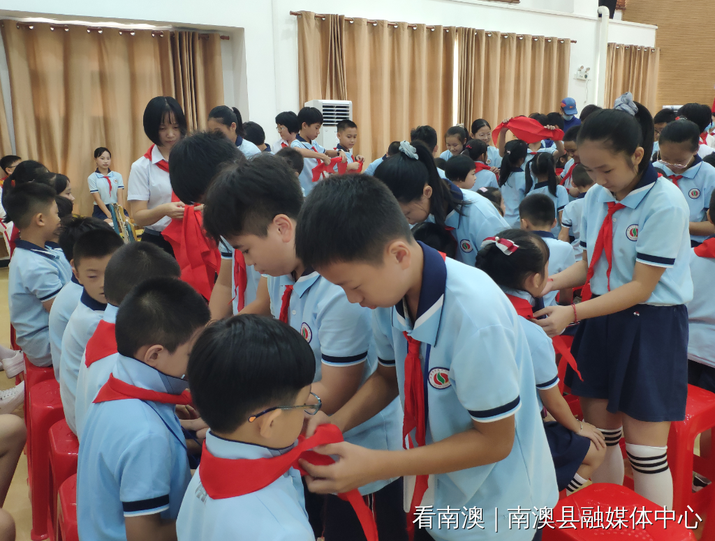 请党放心强国有我汕头市开展庆祝少先队建队72周年主题活动暨新队员