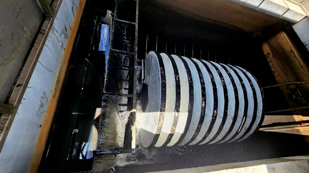 專注服務(wù)｜鐵錨團隊奔赴江蘇，高效恢復(fù)濾池過濾效率，主力項目穩(wěn)定運行！