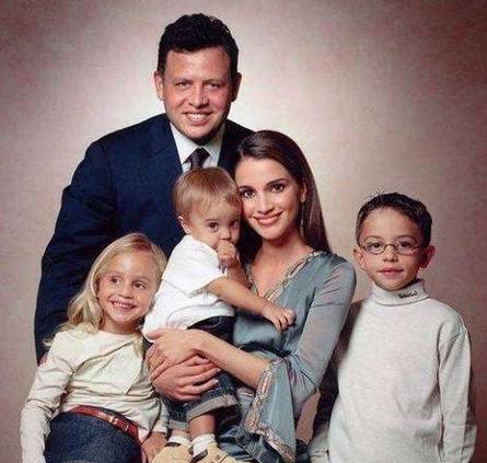 1999年,约旦老国王侯赛因病危时突然改变主意,将王储传给儿子阿卜杜拉