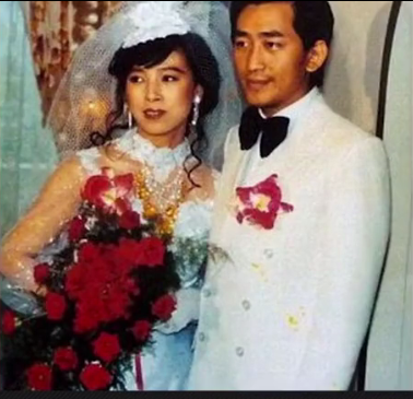 19岁被性侵后，4次嫁小20岁鲜肉：5婚5离，发誓永不近男色（组图） - 11