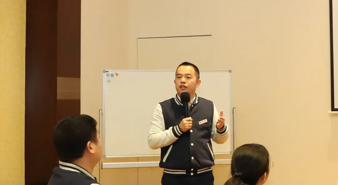 行穩(wěn)致遠(yuǎn),進(jìn)而有為!鹽津鋪?zhàn)?020年戰(zhàn)略共創(chuàng)會(huì)圓滿舉行! 行穩(wěn)致遠(yuǎn),進(jìn)而有為!鹽津鋪?zhàn)?020年戰(zhàn)略共創(chuàng)會(huì)圓滿舉行!
