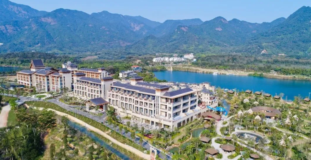 阳台就能跳下泳道,还有国家级温泉,四周原始森林密集,负离子含量感人-微信头条网 阳台就能跳下泳道,还有国家级温泉,四周原始森林密集,负离子含量感人