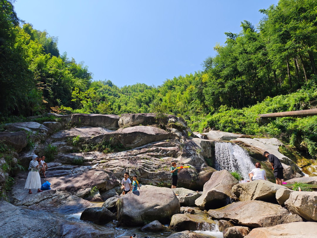 通城黄龙山:"清凉经济"持续升温