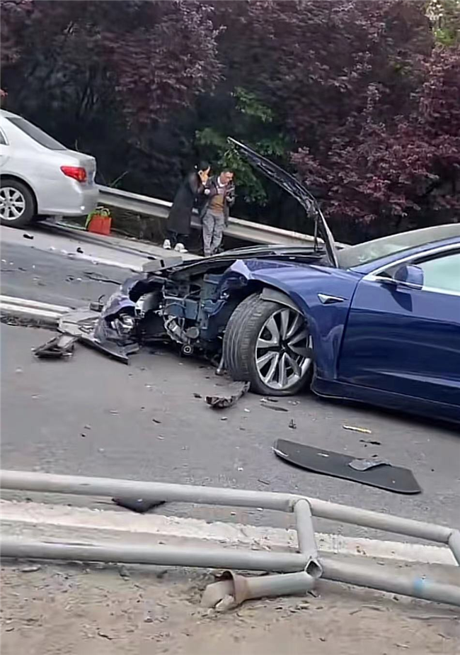 专家分析特斯拉刹车失灵疯跑的特斯拉制动系统跟不上