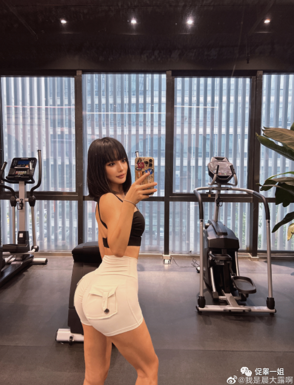 【美女】看完“亚洲卡戴珊”的身材，场面一度失控…（组图） - 13