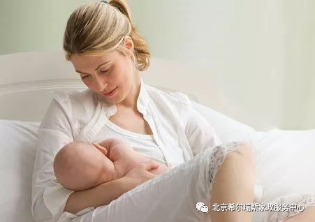 【母乳喂养】我不是“大小奶”，但为啥会一边乳房奶水多，另一边