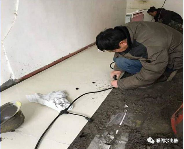 電地暖適合什么木地板_哪些地板適合裝地暖嗎_碳纖維電地暖地板