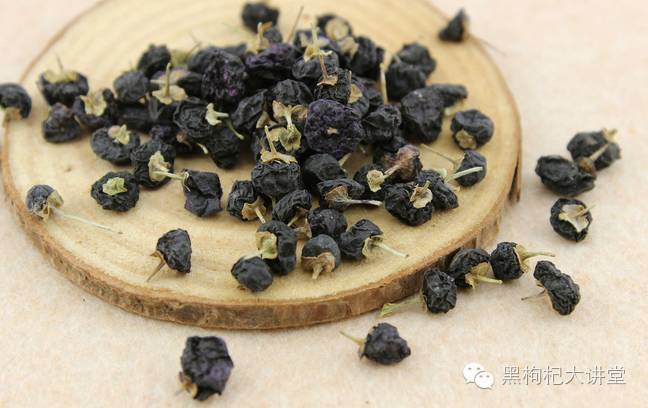 黑枸杞泡水有讲究，水温、水质很关键