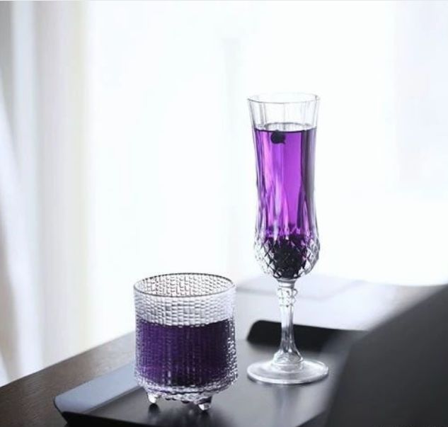 保护皮肤、改善睡眠、明目、补肾，黑枸杞泡水你要经常喝！