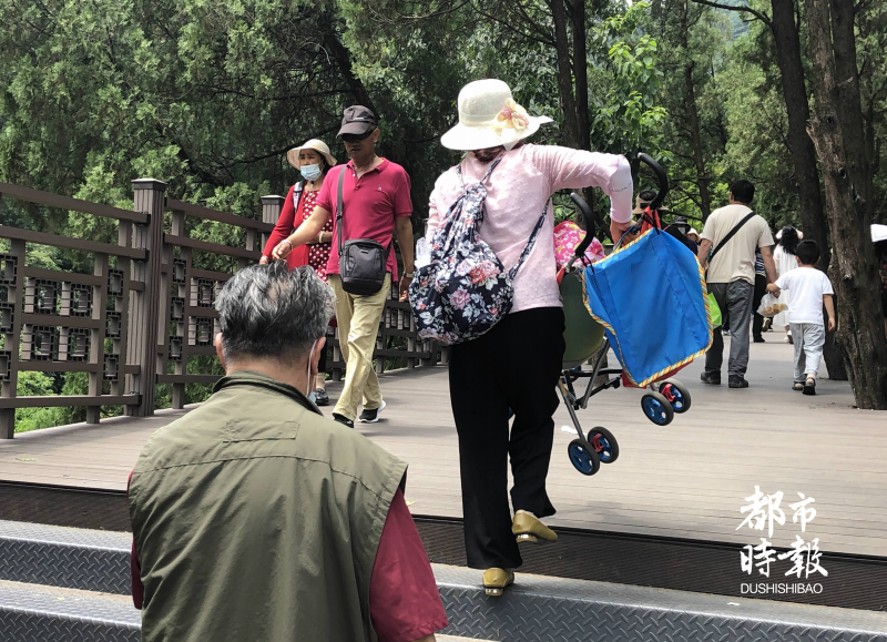 无障碍坡道坡度 西山步道未设无障碍通道，有市民表示“太难了”！ 景区回应