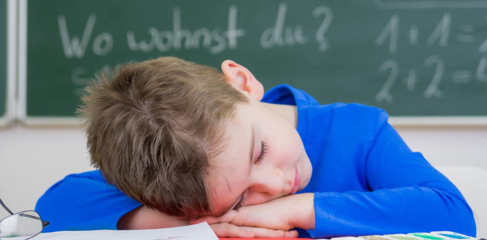 “窝里横、外面怂”的孩子，背后大多站着怎样的父母？