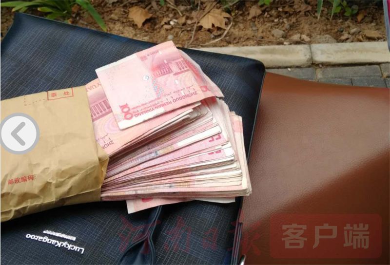洛龙环卫工人拾到两万元现金烈日下苦等失主