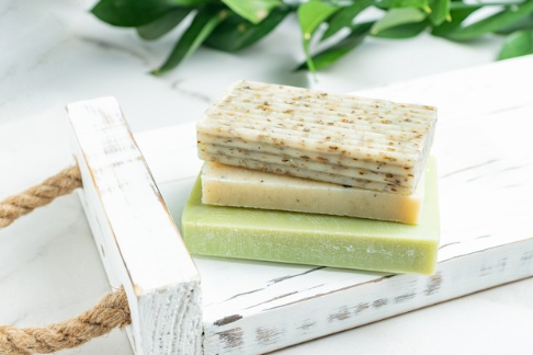 这都可以？（吝啬的富人的读后感）吝啬的富商读后感，吝啬鬼富翁：出差不住豪华酒店，自带洗衣粉洗衣服，为慈善捐款1430亿元，