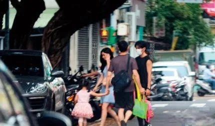 一夜会两女，脚踏三只船？又一个童年男神翻车了吗？（组图） - 40