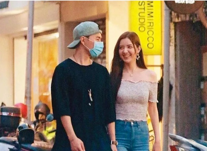 一夜会两女，脚踏三只船？又一个童年男神翻车了吗？（组图） - 42