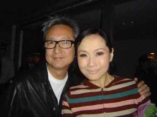 便必不可免地要谈起挖掘她的伯乐,也是她的丈夫,初恋,陈国熹